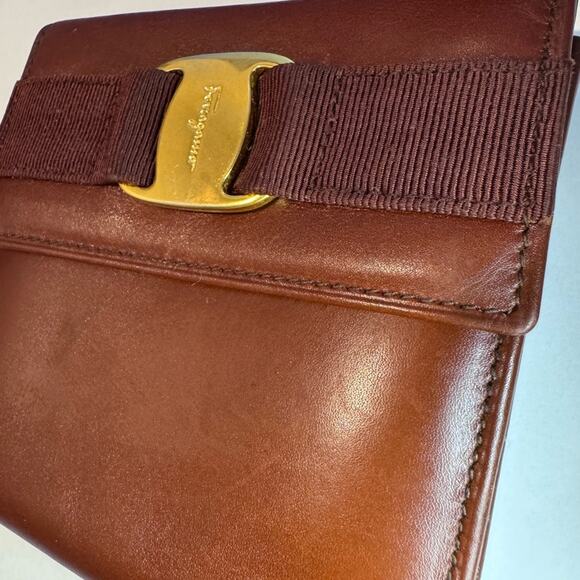 VINTAGE Salvatore Ferragamo Vara brown Kisslock Trifold Wallet Gold‎ hardware - Picture 3 of 12